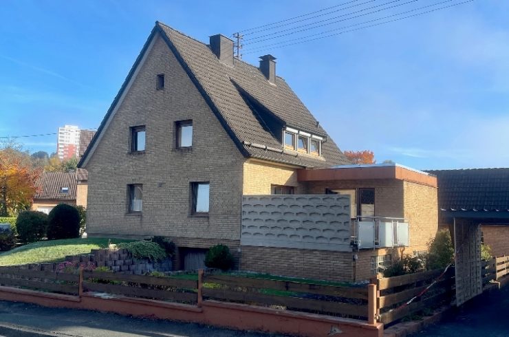 VERKAUFT – Zweifamilienhaus auf sonnigem Eckgrundstück in Kreuztal