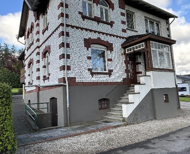 VERKAUFT Gepflegtes Ein-/Zweifamilienhaus auf großem Grundstück in Kreuztal-Junkernhees