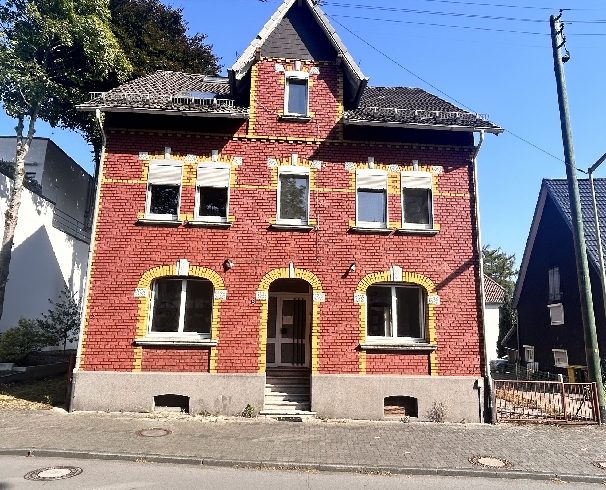 VERKAUFT -Wohn-/Geschäftshaus mit 3 Etagen in zentraler Lage von Kreuztal