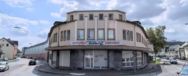 Großes Geschäftshaus mit bestehender Genehmigung als Beherbergungsbetrieb