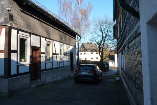 Wohnhaus mit Weinladen