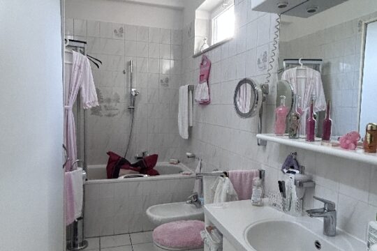 Badezimmer im Erdgeschoss