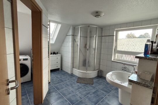 Bad DG mit separatem HWR