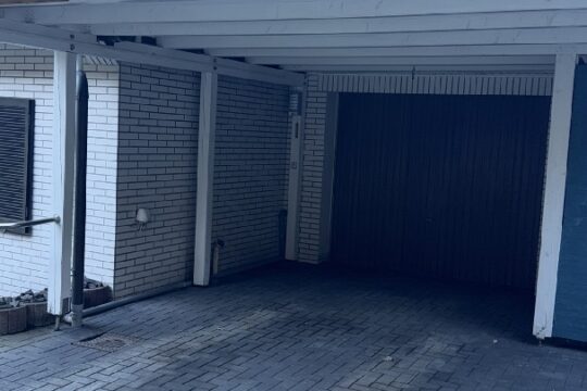 Carport und Garage