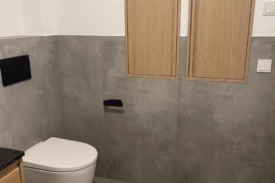 modernes Badezimmer mit Dusche