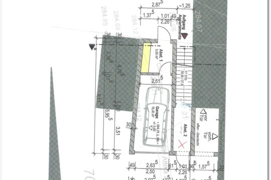 Stellplatz hinter dem Haus und Keller und Waschküche