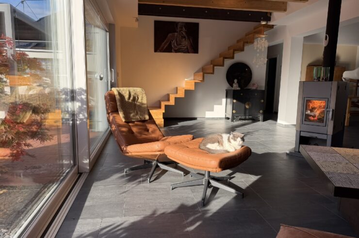 Neu saniertes Gebäude mit Innenhof + 120 qm Ausbaupotential