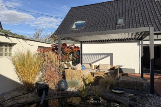 Innenhof mit Pergola