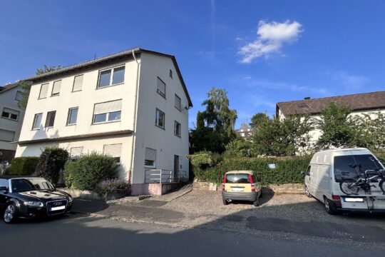 Mehrfamilienhaus mit 3 Stellplätzen