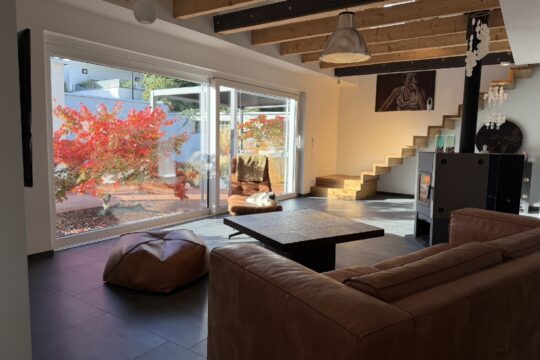 heller und offener Wohnbereich