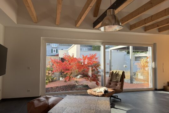 heller und offener Wohnbereich