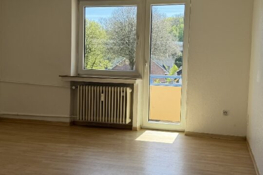 Wohnzimmer mit Zugang Balkon