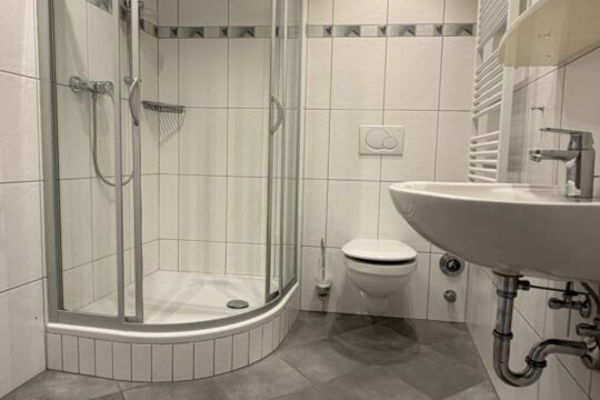 Badezimmer mit Dusche