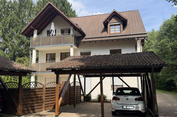 Helle 3-Zimmer-Wohnung mit großem Balkon, Carport und Gartennutzung in Kreuztal-Eichen